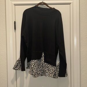 Light sweater with accent sleeve nwt